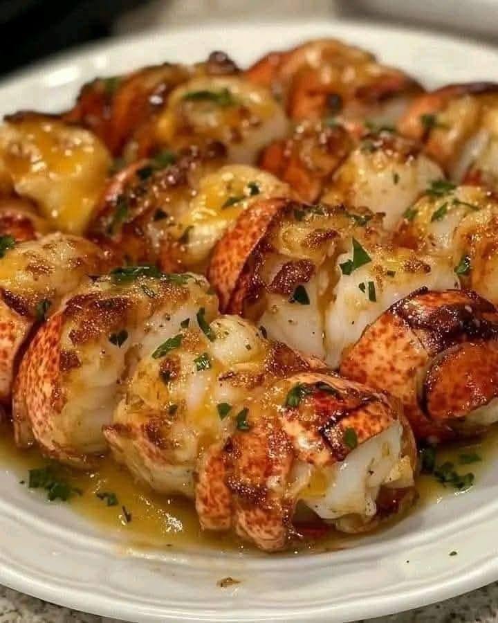 WOULD YOU EAT THESE LOBSTER BITES WITH GARLIC BUTTER SAUCE