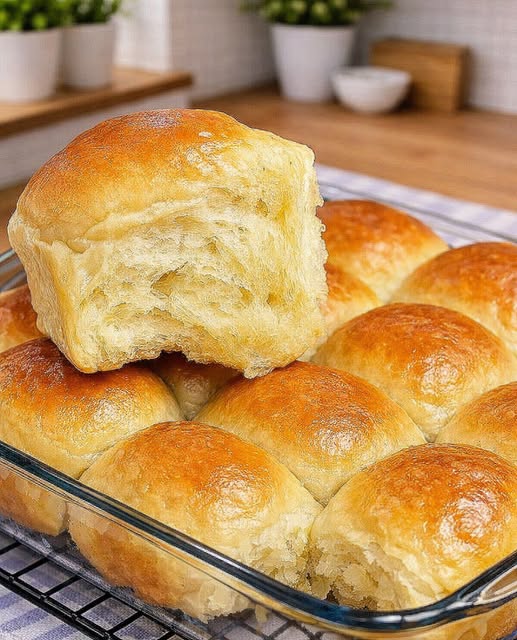 Soft & Fluffy Homemade Dinner Rolls