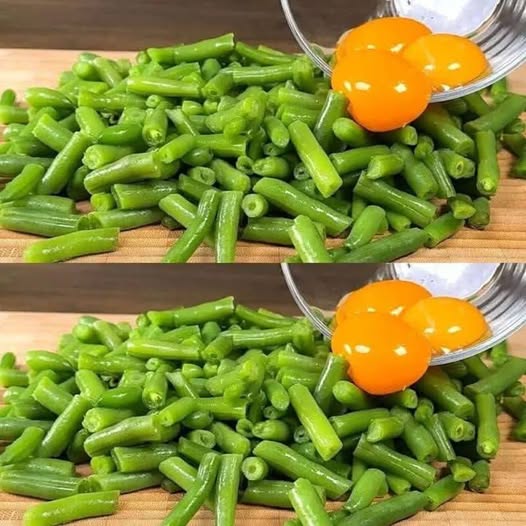 Green Beans & Egg Yolk Power Skillet