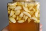 Garlic Soaked in Honey: 8 “Golden” Benefits You Can Make and Use at Home